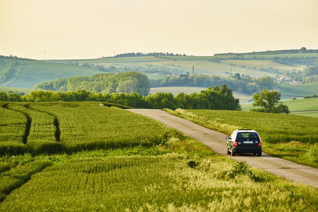 高速道路に入るまでの普通の道であっても、魅力的な景観に溢れているのがチェコの魅力でもある。