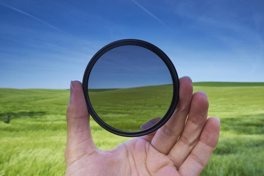 草原本来の緑の美しさを引き出すために、日中撮影時にはPLフィルターは必須。頻繁に脱着するものなので、汚れが付かないように気をつけることと、撮影前後の汚れ確認は必須。