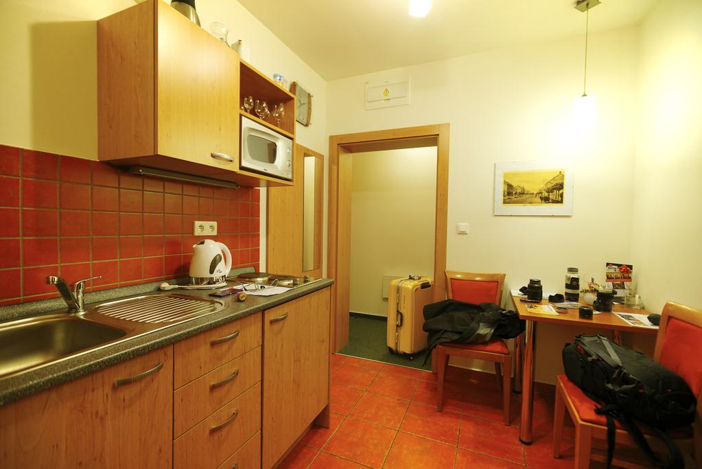 自炊できるようにキッチン設備も充実している。現地で食料を調達できなかったときのために、二日から三日分くらいのカップ麺やフリーズドライの食品を持参することにしている。